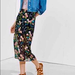 Express Black Floral Midi Skirt, Slit Up Front, Solid Black Mini Attached EUC